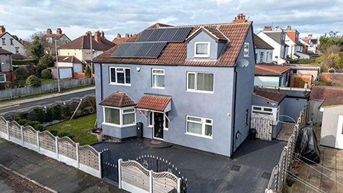 6 Bedroom Detached House For Sale In East Moor Road, Roundhay, LS8