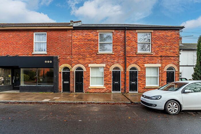 2 Bedroom Maisonette For Sale In Victoria Road, Netley Abbey, SO31