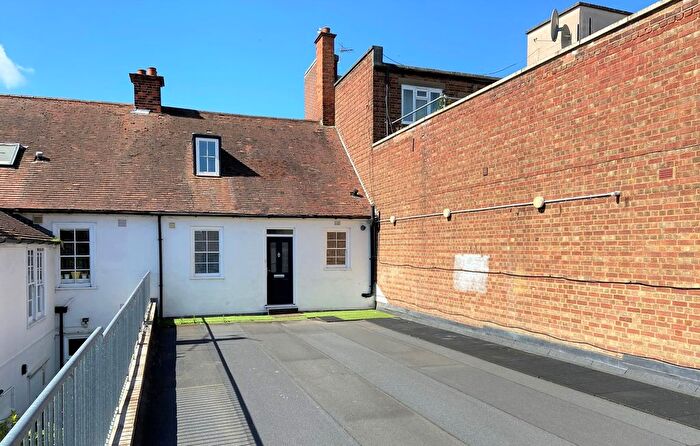 2 Bedroom Flat To Rent In Leys Avenue, Letchworth Garden City, SG6