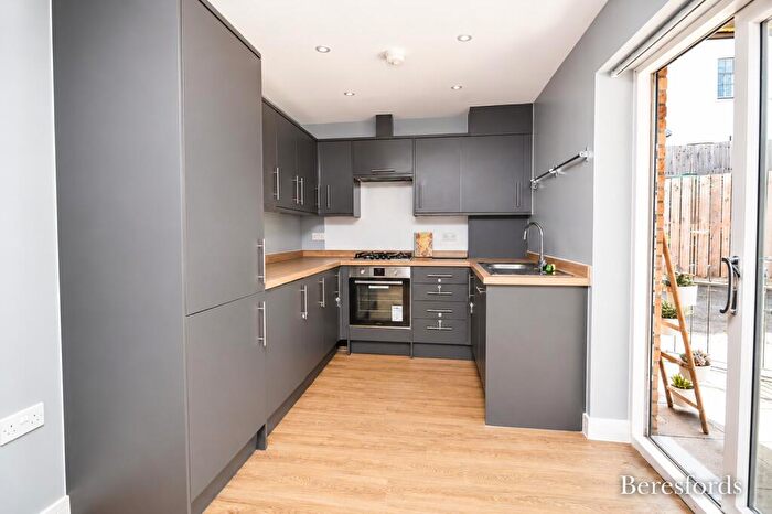 2 Bedroom Flat To Rent In Baddow Road, CM2