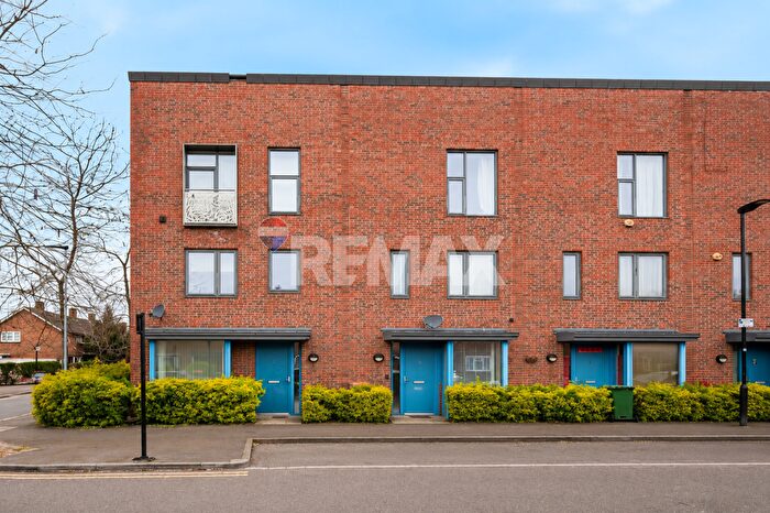 4 Bedroom Terraced House To Rent In South Molton Road, E16