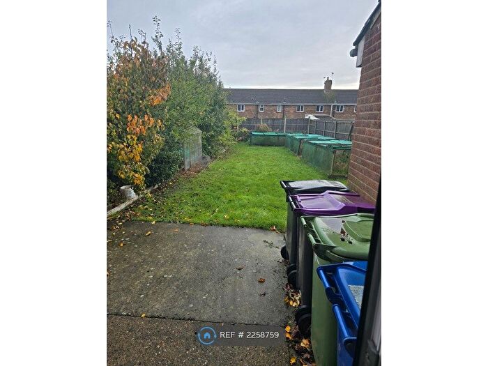 2 Bedroom End Of Terrace House To Rent In Hill Crescent, Gainsborough, DN21