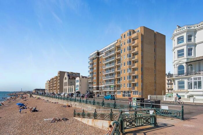 2 Bedroom Flat To Rent In King Esplande, Hove, BN3