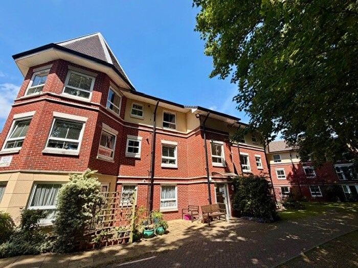 2 Bedroom Flat To Rent In Rollesbrook Gardens, Southampton, SO15