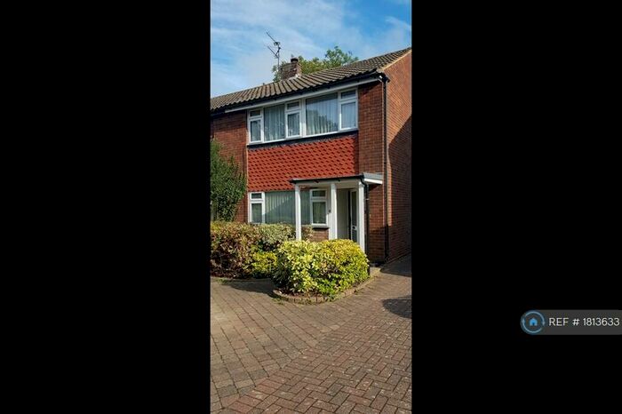 3 Bedroom Semi-Detached House To Rent In Mutton Lane, Potters Bar, EN6
