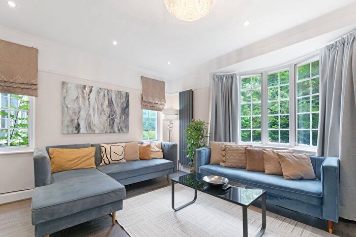 5 Bedroom Detached House To Rent In Marlow Hill, High Wycombe, HP11