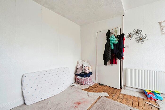 2 Bedroom Terraced House For Sale In Ashton Mount, Leeds, LS8
