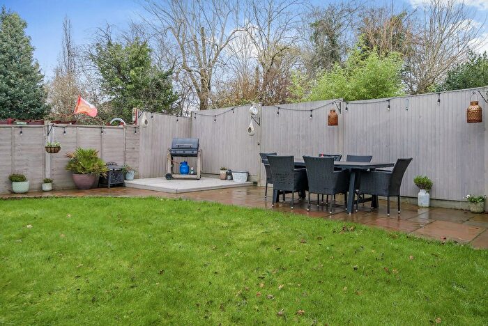 1 Bedroom Flat For Sale In Headley Drive, Epsom, KT18