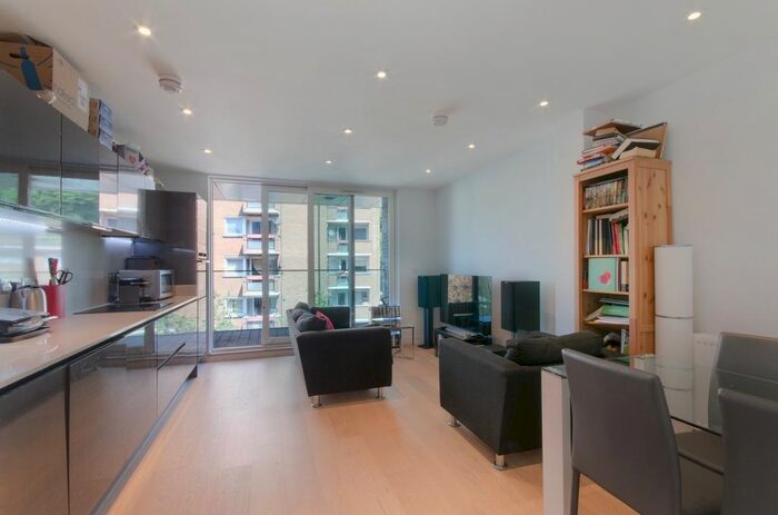 2 Bedroom Flat To Rent In Pocock Street, Southwark, London, SE1