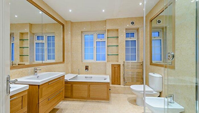 4 Bedroom Flat To Rent In Strathmore Court, Park Road, London, NW8