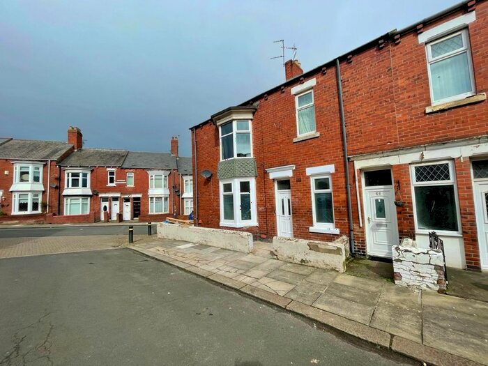 3 Bedroom Flat To Rent In Armstrong Terrace, South Shields, Tyne And Wear, NE33