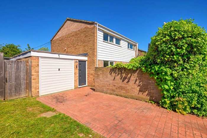 4 Bedroom Detached House For Sale In Blackwater Close, Caversham Park, RG4