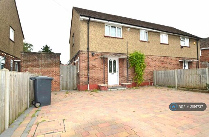 3 Bedroom Semi-Detached House To Rent In The Frithe, Slough, SL2