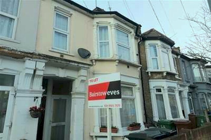 1 Bedroom Flat To Rent In Warren Road, Leyton E10