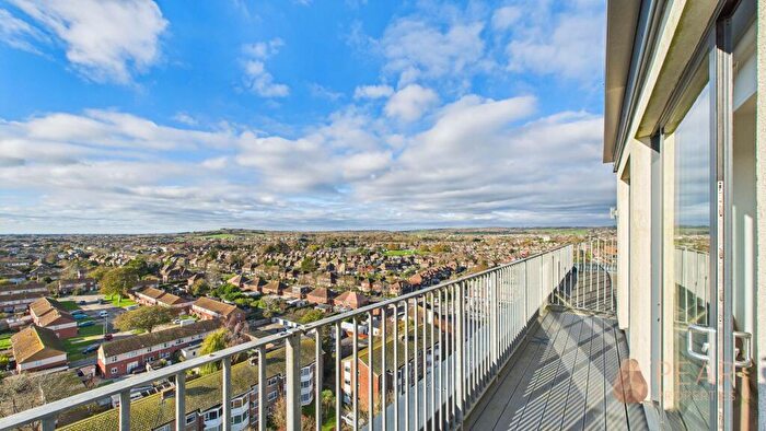 2 Bedroom Flat For Sale In The Causeway, Goring-By-Sea, BN12