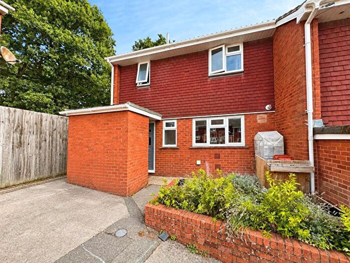 3 Bedroom End Of Terrace House For Sale In Murrell Road, Ash, Surrey, GU12