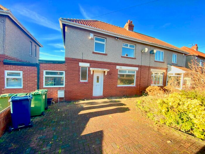 3 Bedroom Semi-Detached House To Rent In Brixham Avenue, Low Fell, Gateshead, Tyne And Wear NE9