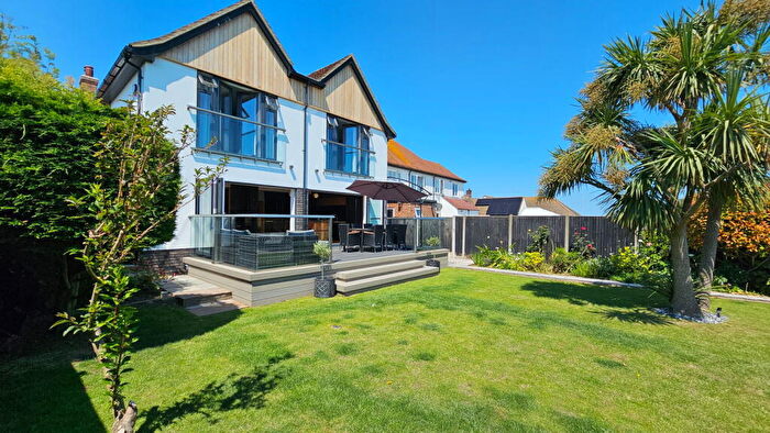 4 Bedroom Detached House For Sale In Gresham Avenue, Margate, CT9