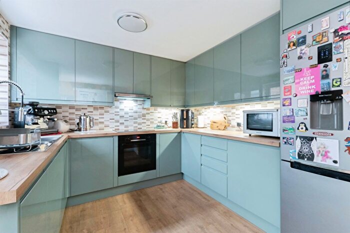 4 Bedroom Detached House For Sale In Avon Meade, Fordingbridge, SP6