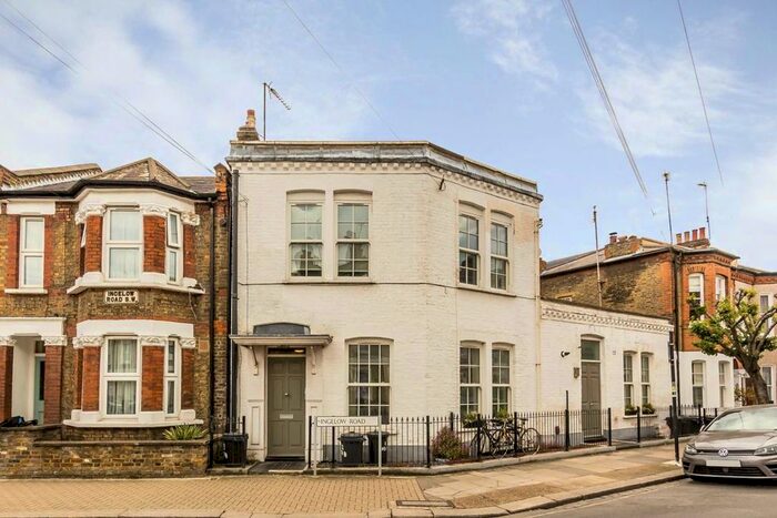 2 Bedroom Flat To Rent In Stanley Grove, London, SW8