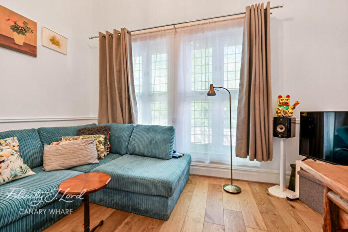 2 Bedroom Flat For Sale In Three Colt Street, London, E14