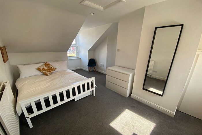 4 Bedroom Flat To Rent In Albert Road, Beeston, NG9