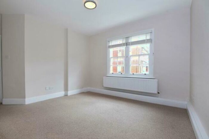 2 Bedroom Flat To Rent In Grovewood Drive, Birmingham, B38