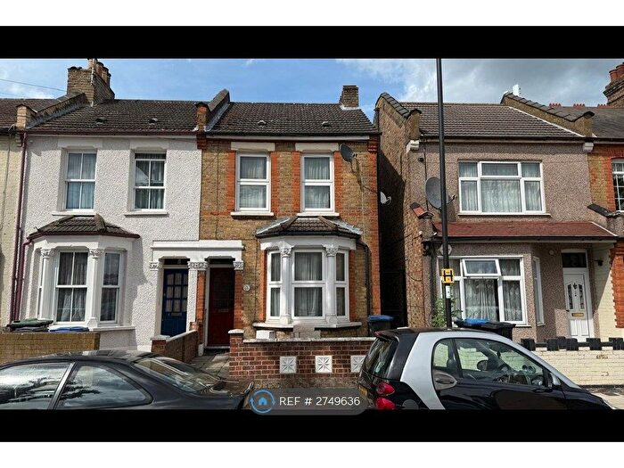 3 Bedroom End Terrace House To Rent In Southfield Road, Enfield, EN3