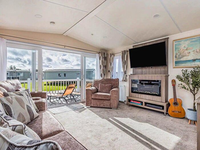 2 Bedroom Flat To Rent In North Mundham, PO20