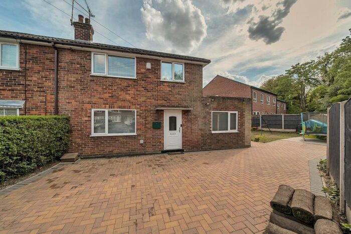 3 Bedroom Semi-Detached House For Sale In Wood Lea, Byram, Knottingley, WF11