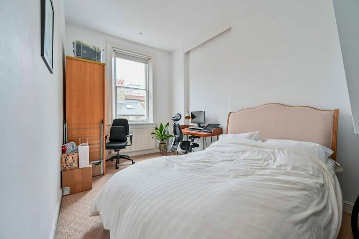 2 Bedroom Flat To Rent In Wellington Row, Shoreditch, London, E2