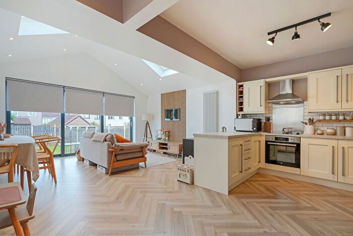 3 Bedroom Semi Detached House For Sale In Gleadless Drive, Sheffield, S12