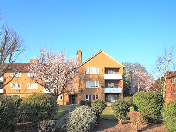 2 Bedroom Flat To Rent In Ringway, Southall, UB2