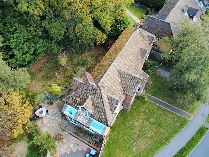 4 Bedroom Detached House For Sale In Conifer Crest, Wash Common, RG14