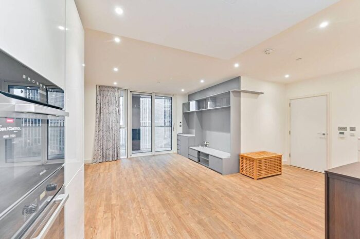 2 Bedroom Flat To Rent In Wandsworth Road, Nine Elms, London, SW8