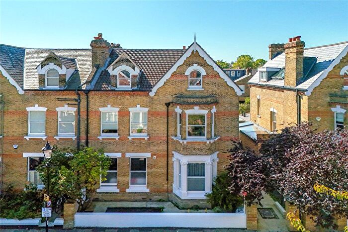 2 Bedroom Flat For Sale In Priory Road, Kew, Surrey, TW9