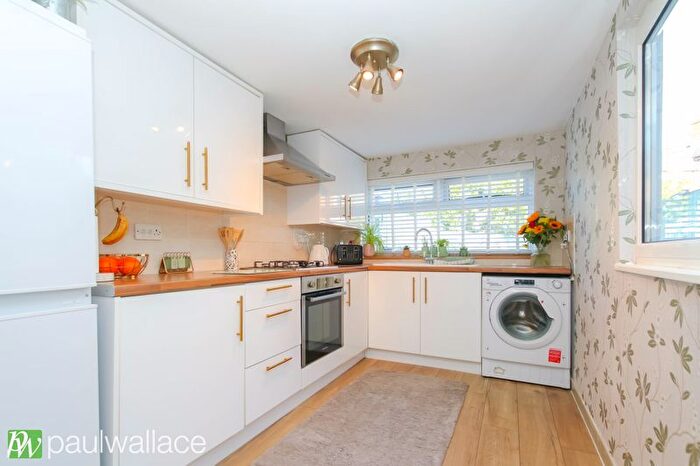 2 Bedroom End Of Terrace House For Sale In Burford Street, Hoddesdon, EN11