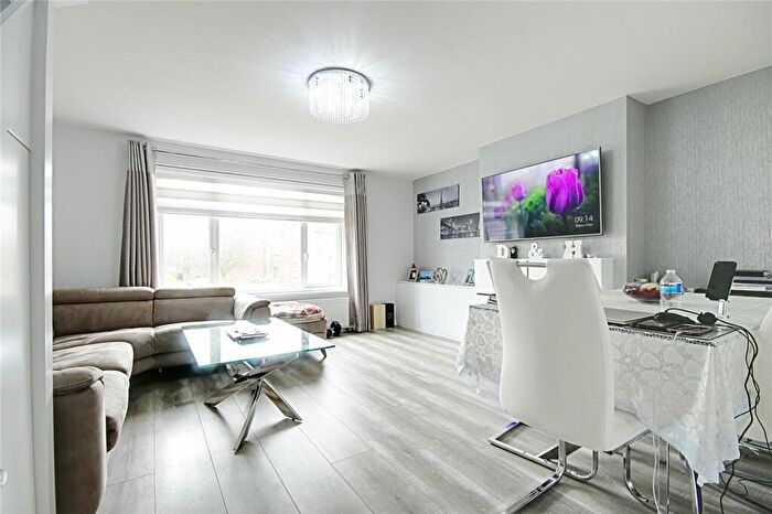 2 Bedroom Maisonette To Rent In Wood Green Way, Cheshunt, Waltham Cross, EN8