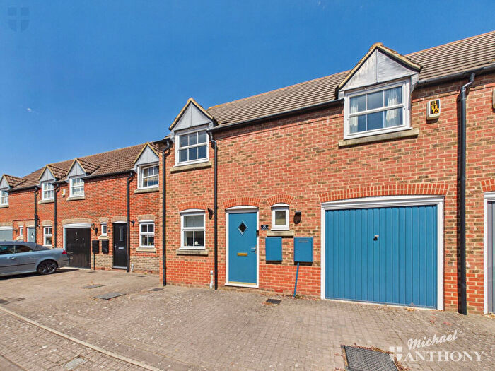 3 Bedroom Semi-Detached House For Sale In Waterperry Mews, Aylesbury, HP19
