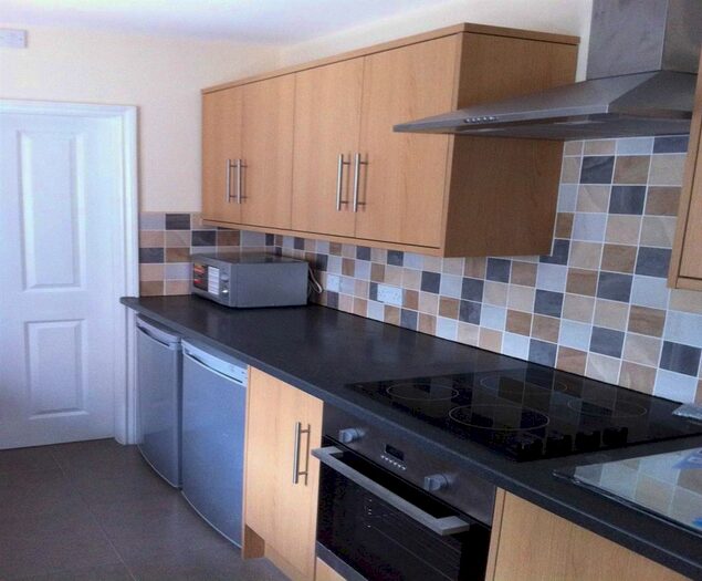 5 Bedroom House To Rent In Hubert Road, Birmingham, B29