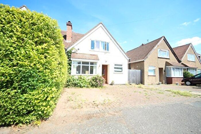 4 Bedroom Detached House To Rent In Fairfax Road, Woking, GU22