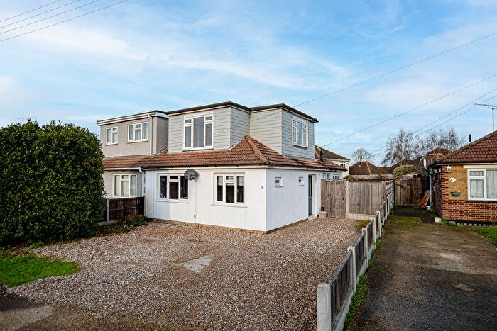 4 Bedroom Semi Detached House For Sale In Chancel Close, Benfleet, SS7