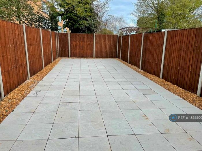 4 Bedroom Terraced House To Rent In Kingsway, Enfield, EN3