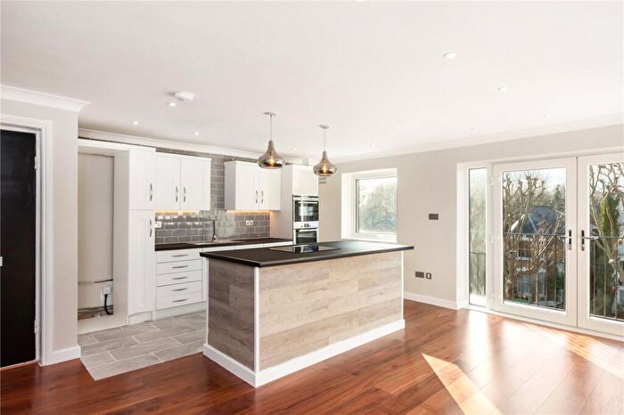 3 Bedroom Apartment For Sale In Fountayne Road, London, N16