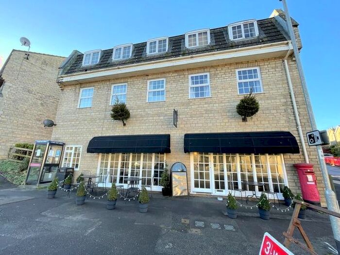 3 Bedroom Flat To Rent In 2 High Street, Templecombe BA8