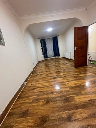 1 Bedroom Terraced House To Rent In Thorpe Road, Forest Gate, E7