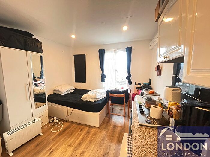 Studio To Rent In Penywern Road, Earls Court, London, SW5