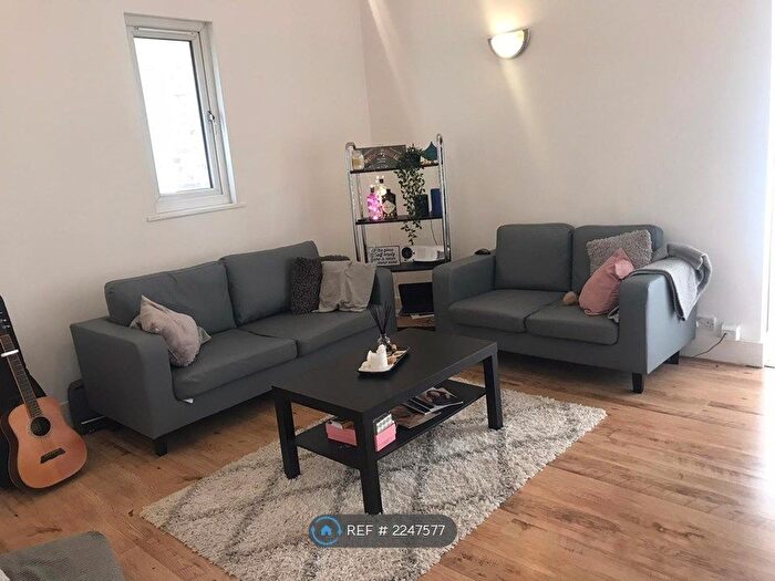 2 Bedroom Flat To Rent In Huron Road, Balham, SW17