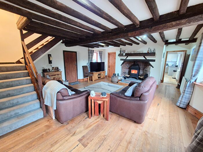 4 Bedroom Semi-Detached House For Sale In Main Street, Althorpe, DN17