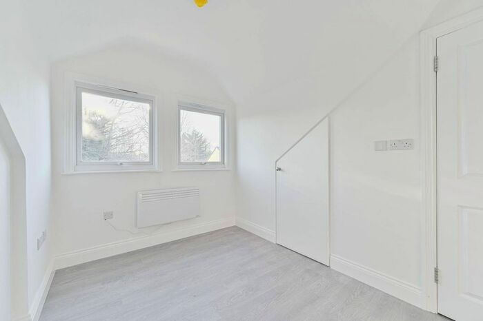 Studio To Rent In Kings Road, South Norwood, London, SE25